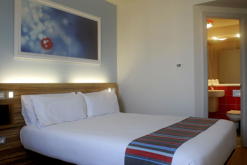 Travelodge Nottingham Central Exterior photo